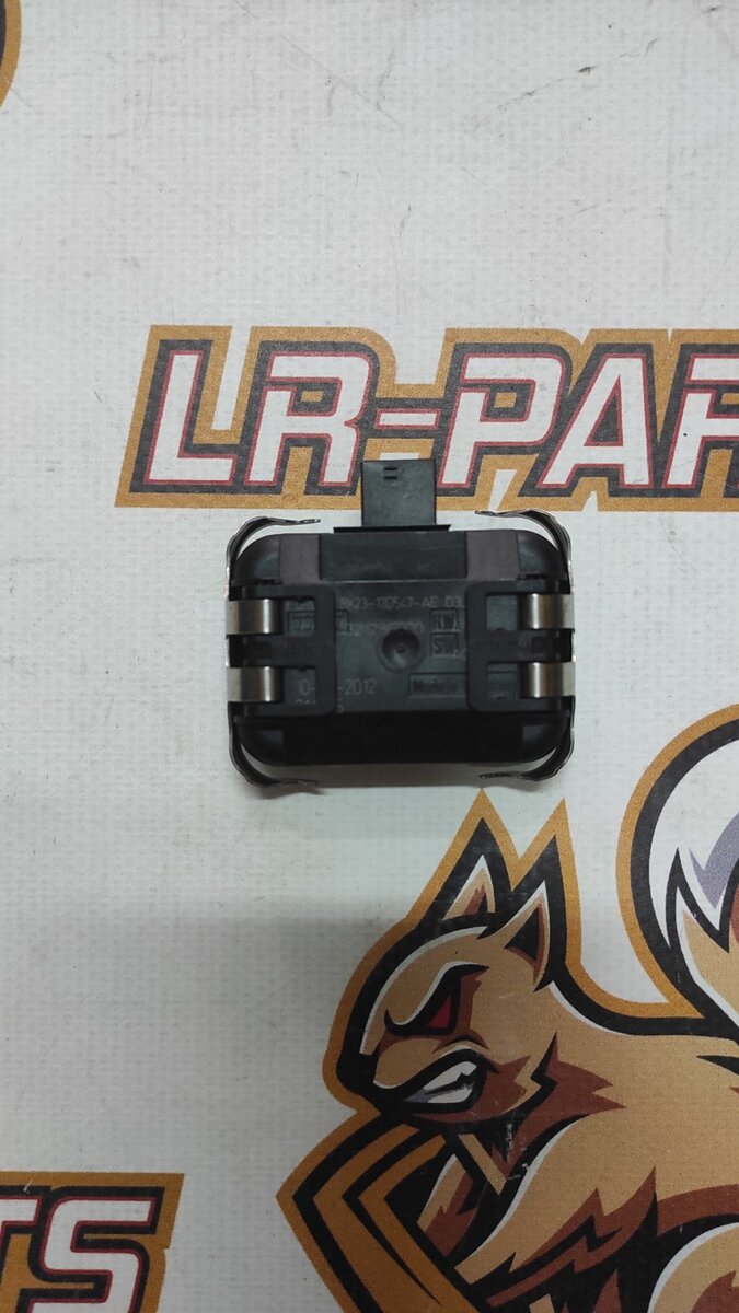 LR014238 LAND ROVER DISCOVERY 4 Used Windshield Rain Sensor Module